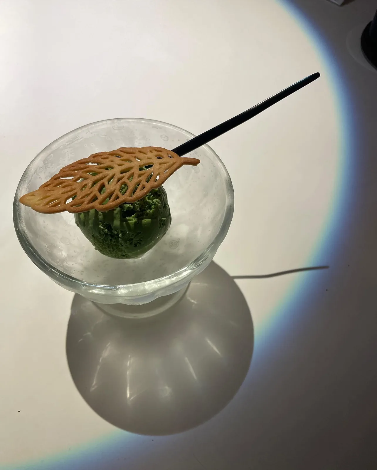 유리 볼에 담은 디저트